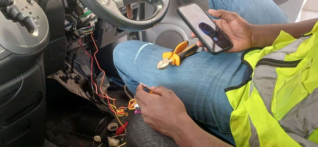 Completed GPS car tracker installation
